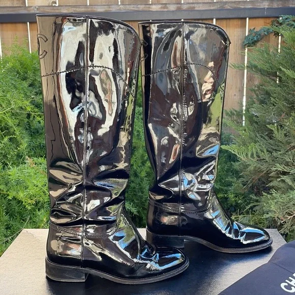 SOLD!!!! Authentic Chanel Interlocking CC Patent Leather Boots Size 37 C - Picture 6 of 15